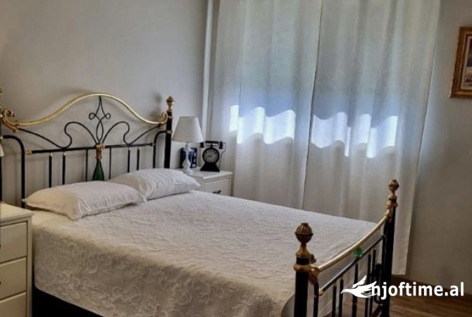 Shtepi me qera Apartament ne Tirane, 2+1, Mobilimi E mobiluar, Pagesa 700  Euro.