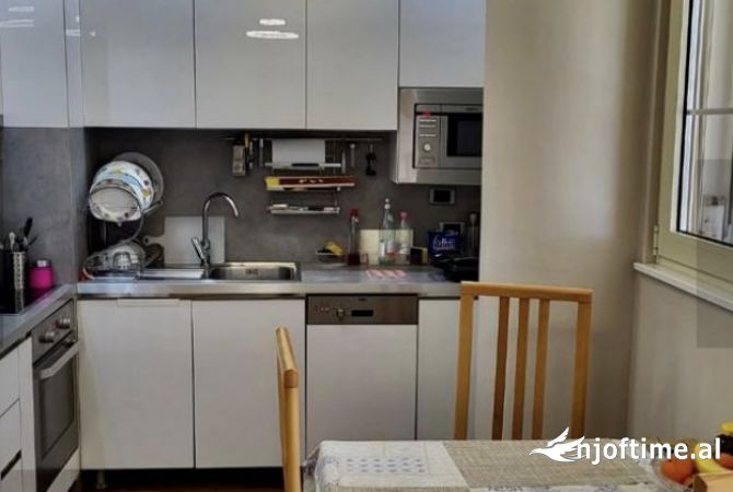 Shtepi me qera Apartament ne Tirane, 2+1, Mobilimi E mobiluar, Pagesa 700  Euro.