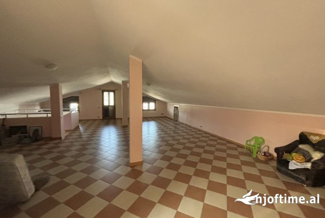 Shtepi ne shitje Vila Luksoze ne Tirane, 4+1, Mobilimi E mobiluar, Pagesa 480,000  Euro.