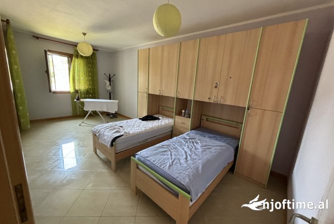 Shtepi ne shitje Vila Luksoze ne Tirane, 4+1, Mobilimi E mobiluar, Pagesa 480,000  Euro.