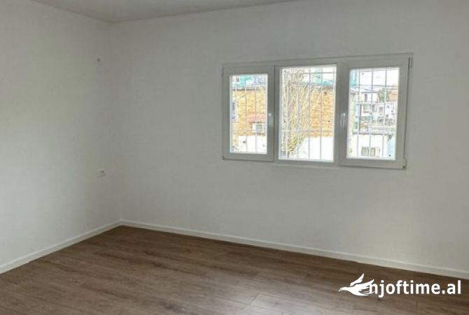 Shtepi ne shitje 1+1 ne Tirane - 75,000 Euro