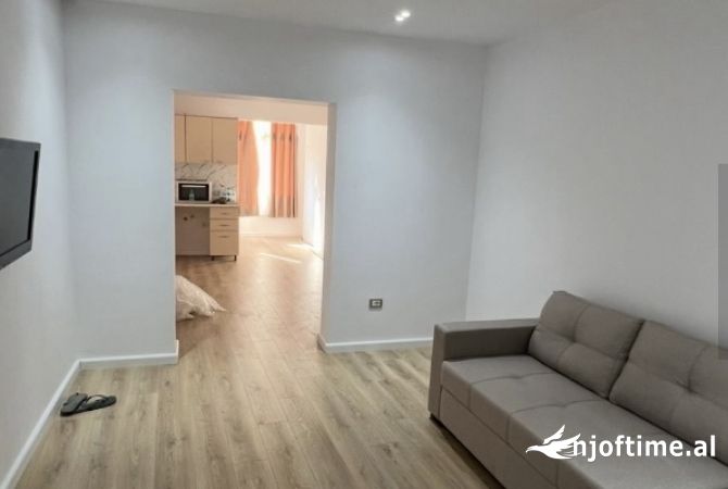 Shtepi me qera 1+1 ne Tirane - 490 Euro