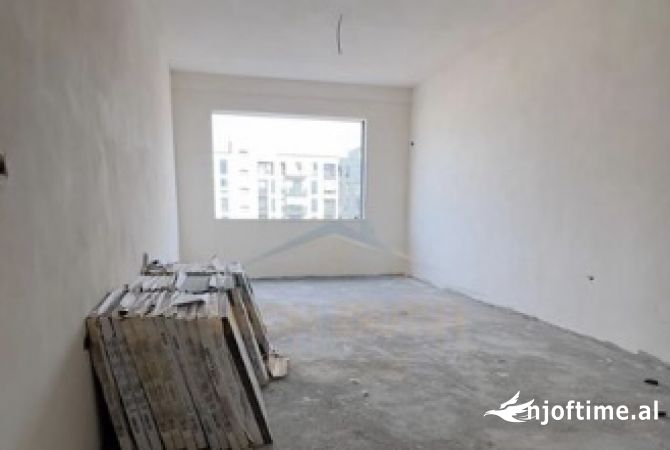 Shtepi ne shitje Apartament ne Tirane, 2+1, Mobilimi Bosh, pa mobiluar, Pagesa 155,000  Euro.