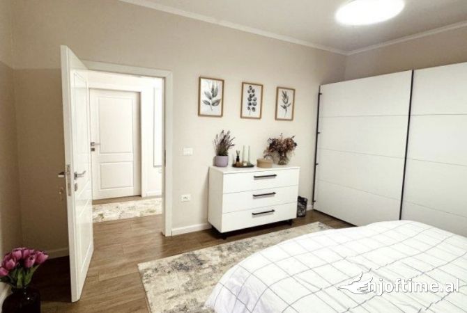 Shtepi ne shitje Apartament ne Tirane, 2+1, Mobilimi E mobiluar, Pagesa 210,000  Euro.