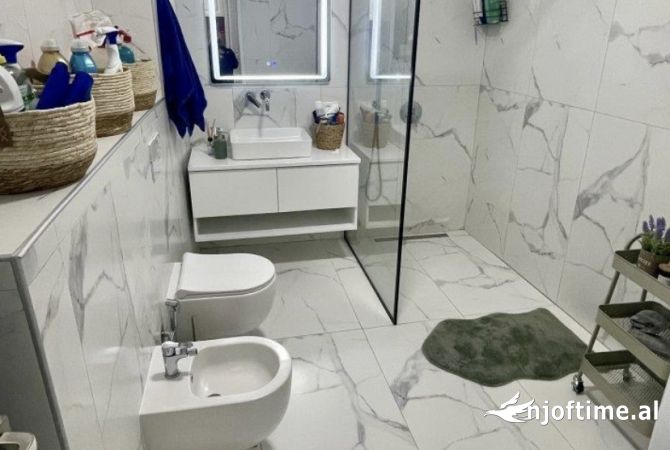 Shtepi ne shitje Apartament ne Tirane, 2+1, Mobilimi E mobiluar, Pagesa 210,000  Euro.