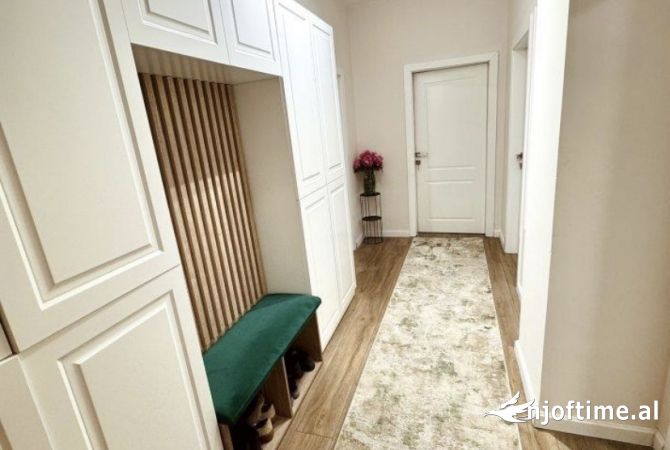 Shtepi ne shitje Apartament ne Tirane, 2+1, Mobilimi E mobiluar, Pagesa 210,000  Euro.