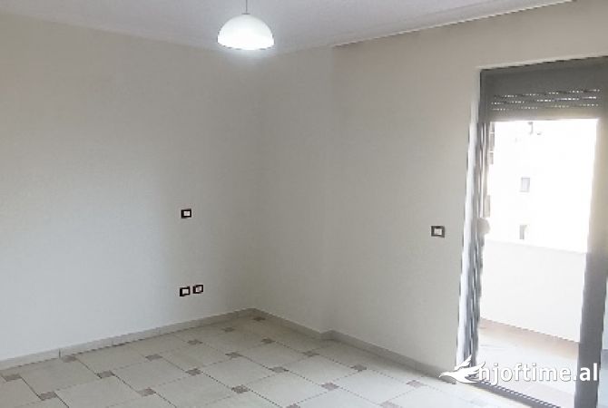 Shtepi me qera 3+1 ne Tirane - 1,100 Euro