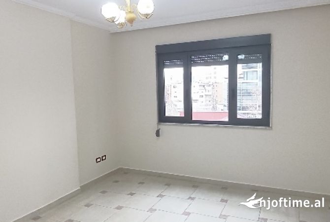 Shtepi me qera 3+1 ne Tirane - 1,100 Euro
