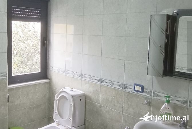 Shtepi me qera 3+1 ne Tirane - 1,100 Euro