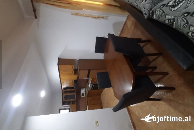 Shtepi me qera Shtepi Private ne Tirane, 1+1, Mobilimi E mobiluar, Pagesa 400  Euro.