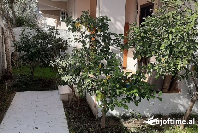 Shtepi me qera Shtepi Private ne Tirane, 1+1, Mobilimi E mobiluar, Pagesa 400  Euro.