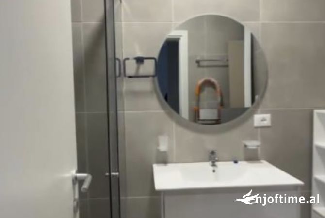 Shtepi me qera Apartament ne Tirane, 2+1, Mobilimi E mobiluar, Pagesa 1,000  Euro.