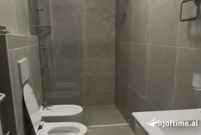 Shtepi me qera Apartament ne Tirane, 2+1, Mobilimi E mobiluar, Pagesa 1,000  Euro.