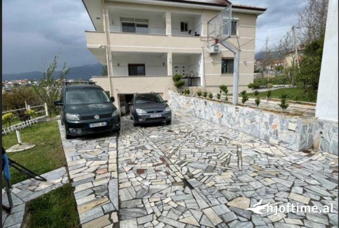 Shtepi me qera 5+1 ne Tirane - 1,500 Euro