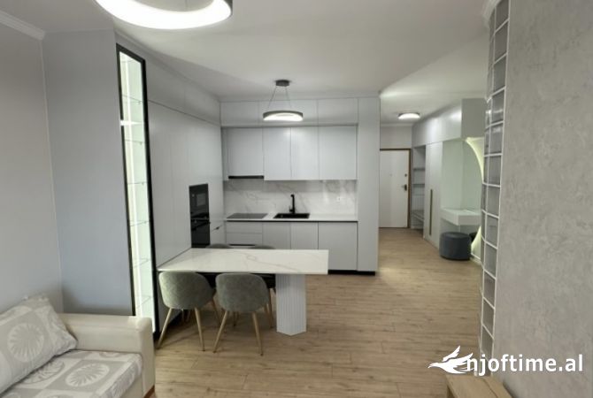 Shtepi me qera 2+1 ne Tirane - 1,000 Euro