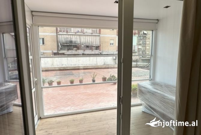 Shtepi me qera Apartament ne Tirane, 2+1, Mobilimi E mobiluar, Pagesa 1,000  Euro.