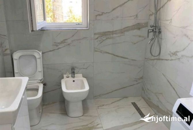 Shtepi ne shitje Apartament ne Tirane, 1+1, Mobilimi E mobiluar, Pagesa 250,000  Euro.