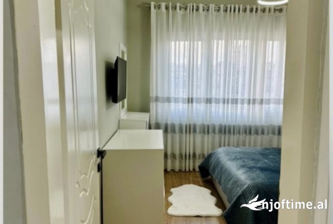 Shtepi ne shitje Apartament ne Tirane, 1+1, Mobilimi E mobiluar, Pagesa 250,000  Euro.