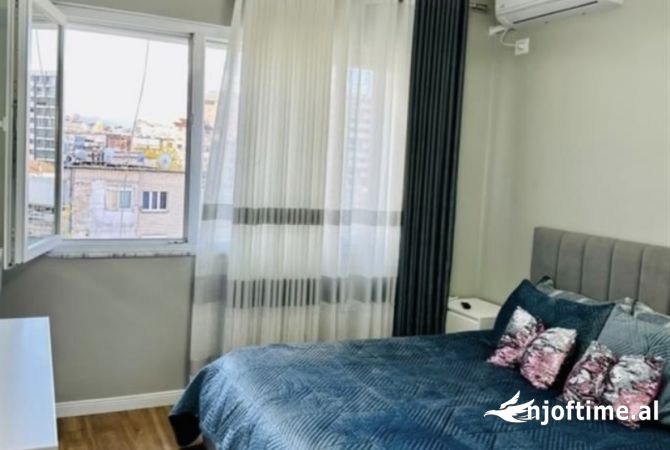 Shtepi ne shitje Apartament ne Tirane, 1+1, Mobilimi E mobiluar, Pagesa 250,000  Euro.