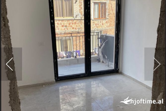 Shtepi me qera Apartament ne Tirane, 2+1, Mobilimi E mobiluar, Pagesa 80,000  Leke.