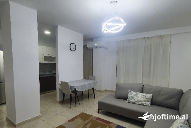 Jepet apartament me qera 2+1 