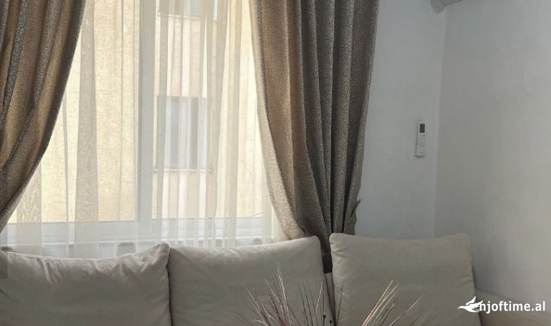 Shtepi me qera Apartament ne Tirane, 3+1, Mobilimi E mobiluar, Pagesa 500  Euro.