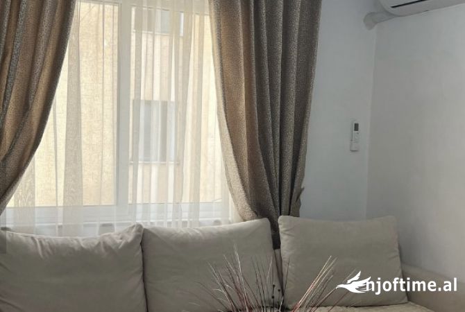 Shtepi me qera - Shkolla e Baletit