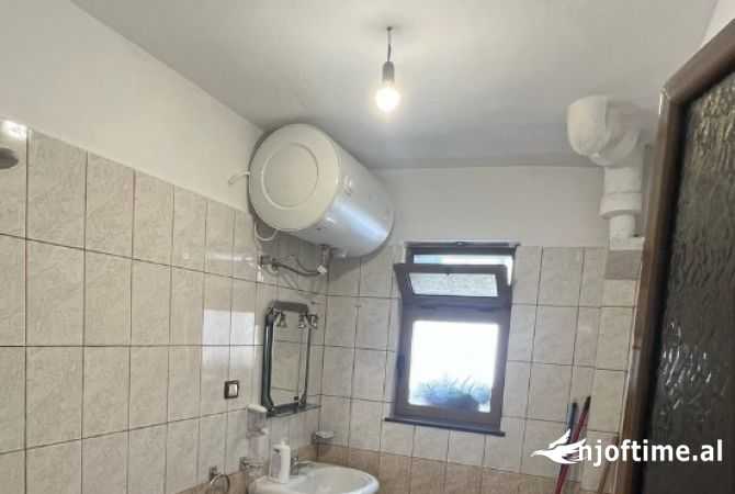 Shtepi me qera Apartament ne Tirane, 3+1, Mobilimi E mobiluar, Pagesa 500  Euro.
