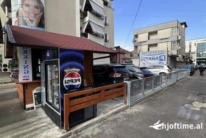 Truall ose Toke  ne Tirane - 280,000 Euro