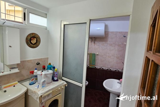 Shtepi me qera Apartament ne Tirane, 2+1, Mobilimi E mobiluar, Pagesa 800  Euro.