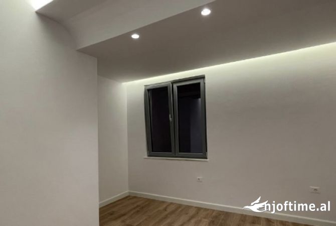 Shtepi ne shitje Apartament ne Tirane, 2+1, Mobilimi Bosh, pa mobiluar, Pagesa 237,000  Euro.
