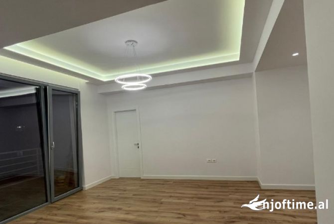 Shtepi ne shitje Apartament ne Tirane, 2+1, Mobilimi Bosh, pa mobiluar, Pagesa 237,000  Euro.