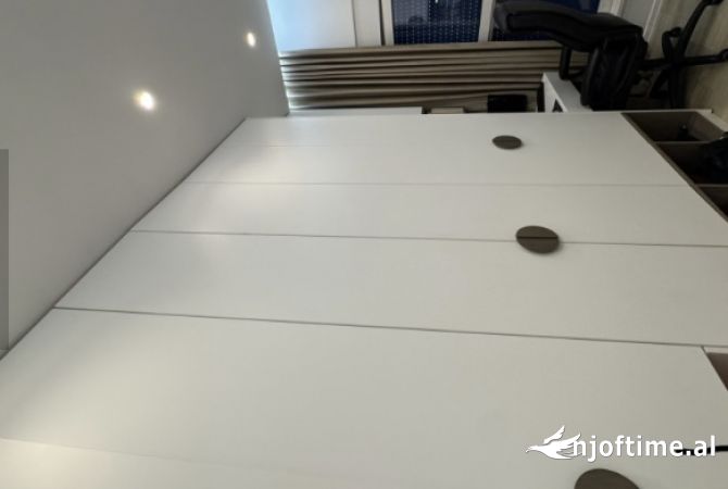 Shtepi ne shitje Apartament ne Tirane, 2+1, Mobilimi E mobiluar, Pagesa 168,000  Euro.