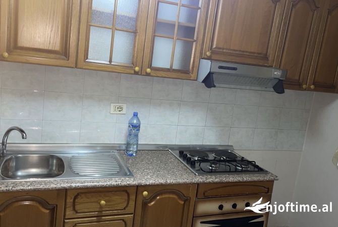 Shtepi me qera Apartament ne Tirane, 1+1, Mobilimi E mobiluar, Pagesa 45,000  Leke.