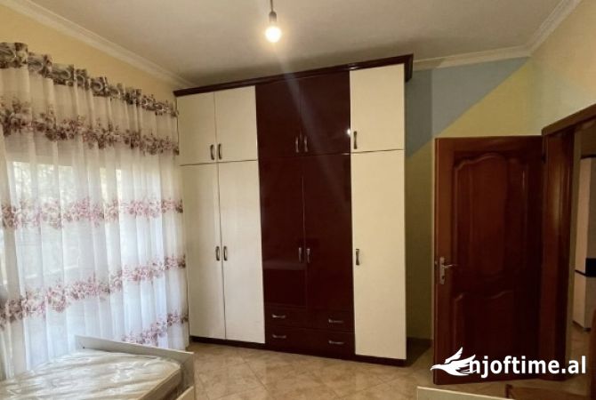 Shtepi me qera Shtepi Private ne Tirane, 2+1, Mobilimi E mobiluar, Pagesa 40,000  Leke.