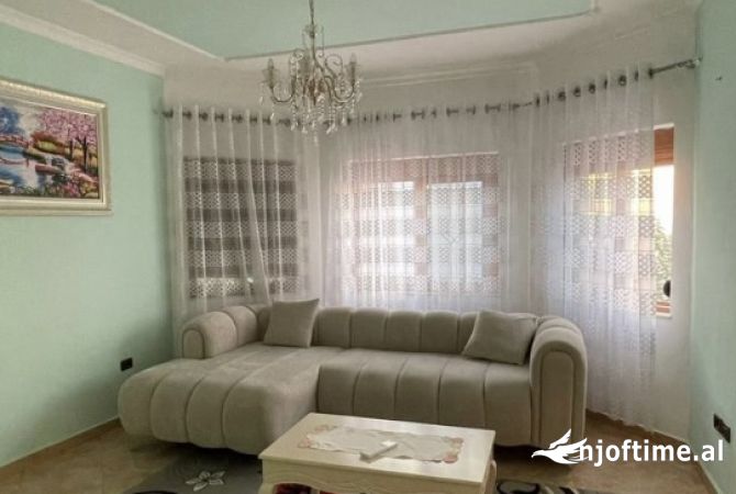 Shtepi me qera Shtepi Private ne Tirane, 2+1, Mobilimi E mobiluar, Pagesa 40,000  Leke.