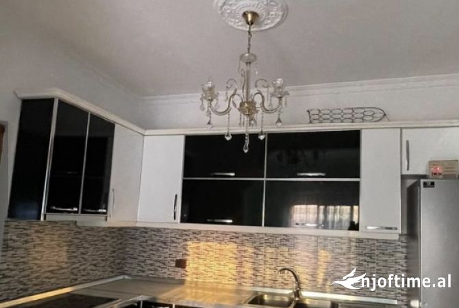 Shtepi me qera Shtepi Private ne Tirane, 2+1, Mobilimi E mobiluar, Pagesa 40,000  Leke.