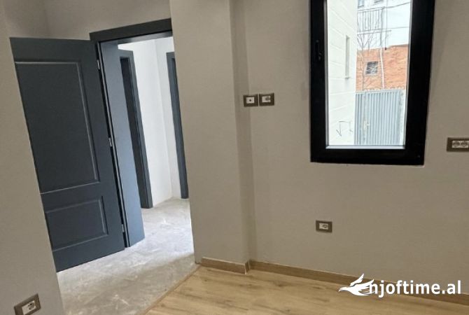 Shtepi me qera Shtepi Private ne Tirane, 3+1, Mobilimi Bosh, pa mobiluar, Pagesa 110,000  Leke.