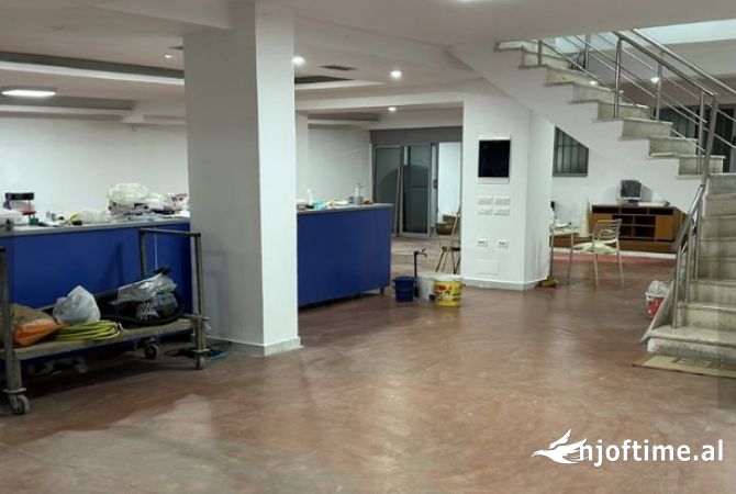 Ambient biznesi me qera 4+1 ne Tirane - 2,800 Euro