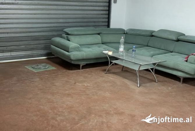 Ambient biznesi me qera 4+1 ne Tirane - 2,800 Euro