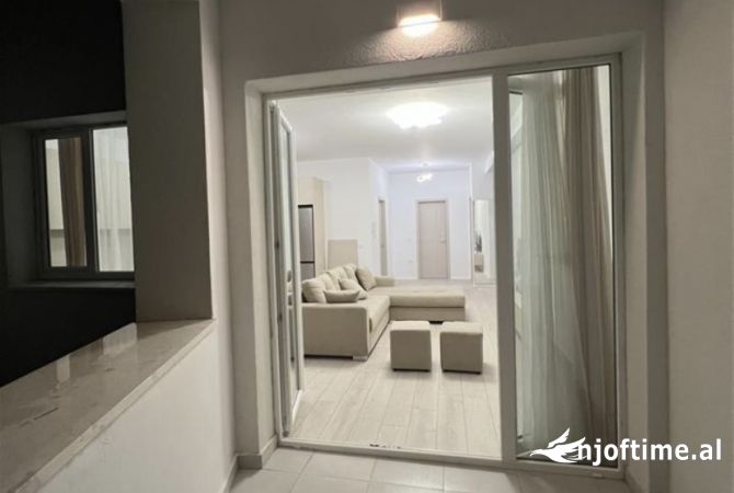 Shtepi me qera Apartament ne Tirane, 2+1, Mobilimi E mobiluar, Pagesa 650  Euro.