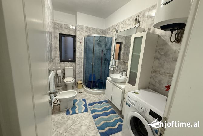 Shtepi me qera Apartament ne Tirane, 2+1, Mobilimi E mobiluar, Pagesa 700  Euro.