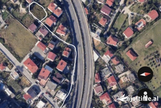 Truall ose Toke  ne Tirane - 150,000 Euro