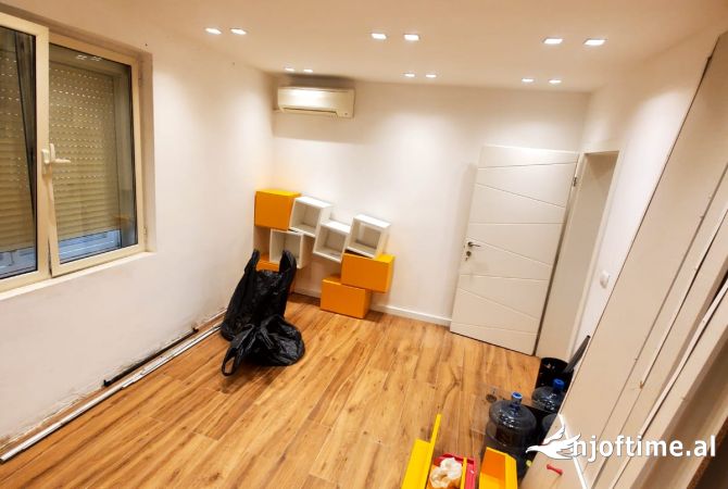 Shtepi ne shitje Apartament ne Tirane, 2+1, Mobilimi Bosh, pa mobiluar, Pagesa 150,000  Euro.