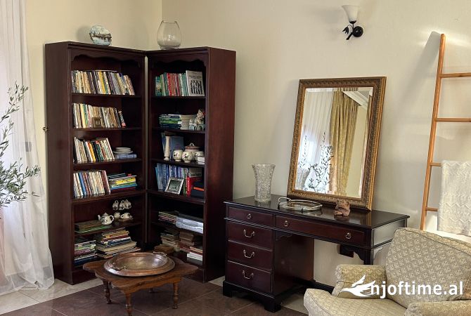 Shtepi me qera 4+1 ne Tirane - 1,000 Euro