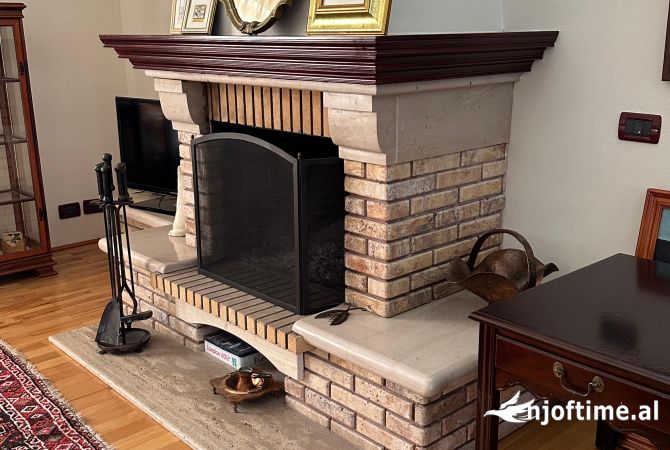 Shtepi me qera Shtepi Private ne Tirane, 4+1, Mobilimi E mobiluar, Pagesa 1,000  Euro.