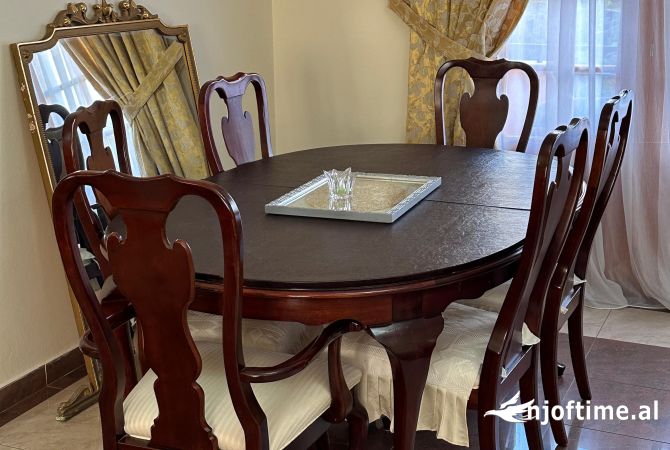 Shtepi me qera Shtepi Private ne Tirane, 4+1, Mobilimi E mobiluar, Pagesa 1,000  Euro.