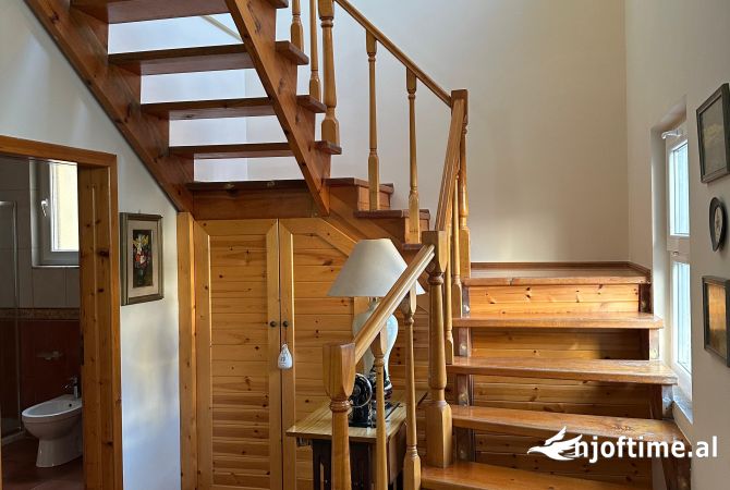 Shtepi me qera Shtepi Private ne Tirane, 4+1, Mobilimi E mobiluar, Pagesa 1,000  Euro.