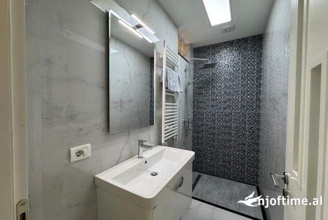 Shtepi me qera Apartament ne Tirane, 2+1, Mobilimi E mobiluar, Pagesa 750  Euro.