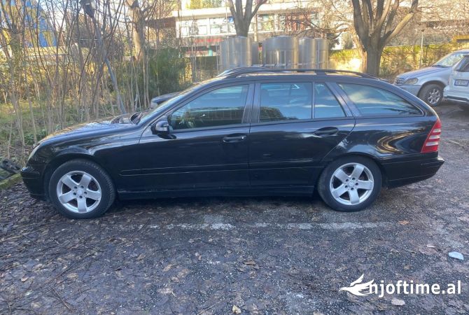 Makina ne shitje  ne Tirane - 4,500 Euro